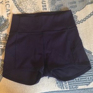 Lululemon In Movement Shorts *Everlux 2.5 size 4!